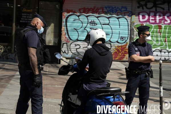 Les Parisiens durant le confinement pendant le Coronavirus Covid -19. Confined Parisians living during the Coronavirus Covid-19.
