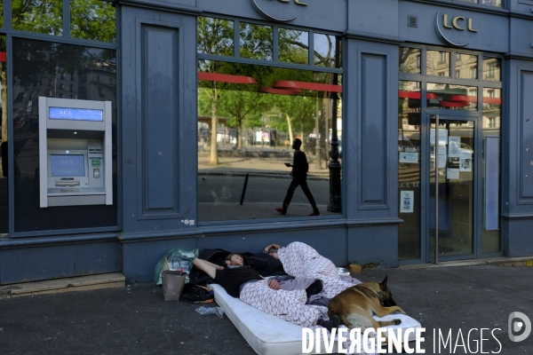 Les Parisiens durant le confinement pendant le Coronavirus Covid -19. Confined Parisians living during the Coronavirus Covid-19.