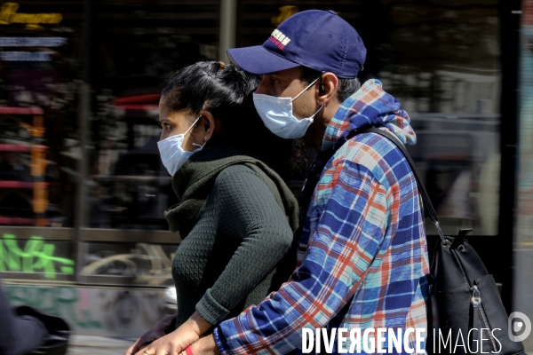 Les Parisiens durant le confinement pendant le Coronavirus Covid -19. Confined Parisians living during the Coronavirus Covid-19.