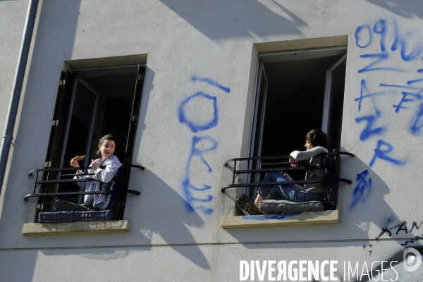 Les Parisiens durant le confinement pendant le Coronavirus Covid -19. ConfinedÊParisians living during the Coronavirus Covid-19.