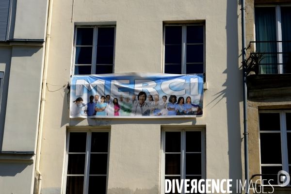 Les Parisiens durant le confinement pendant le Coronavirus Covid -19. Confined Parisians living during the Coronavirus Covid-19.