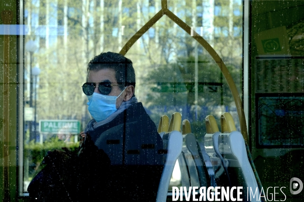 Les Parisiens durant le confinement pendant le Coronavirus Covid -19. ConfinedÊParisians living during the Coronavirus Covid-19.