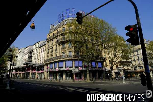 Paris désert pendant la pandémie du coronavirus Covid-19. DesertedÊParis during the coronavirus (Covid-19) .