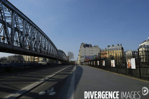 Paris désert pendant la pandémie du coronavirus Covid-19. DesertedÊParis during the coronavirus (Covid-19) .