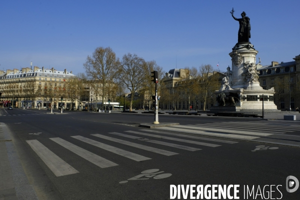 Paris désert pendant la pandémie du coronavirus Covid-19. Deserted Paris during the coronavirus (Covid-19) .