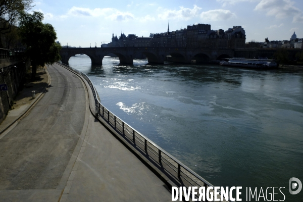 Paris désert pendant la pandémie du coronavirus Covid-19. DesertedÊParis during the coronavirus (Covid-19) .