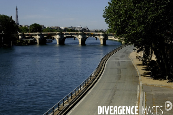 Paris désert pendant la pandémie du coronavirus Covid-19. Deserted Paris during the coronavirus (Covid-19) .