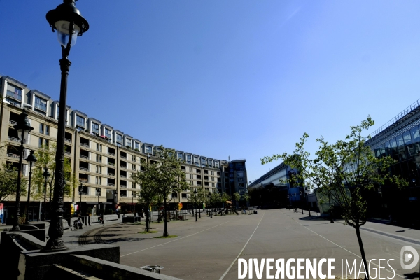 Paris désert pendant la pandémie du coronavirus Covid-19. Deserted Paris during the coronavirus (Covid-19) .