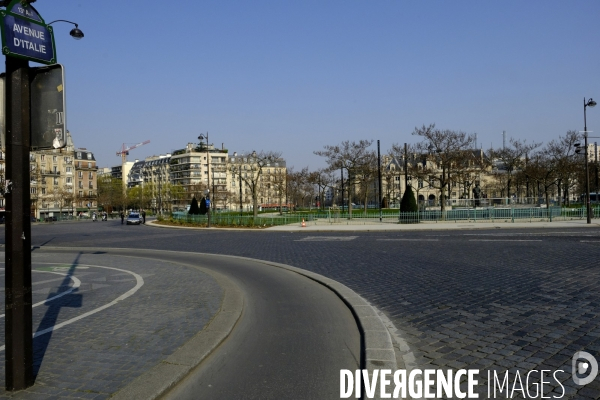 Paris désert pendant la pandémie du coronavirus Covid-19. Deserted Paris during the coronavirus (Covid-19) .