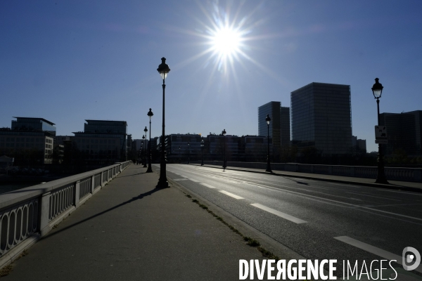 Paris désert pendant la pandémie du coronavirus Covid-19. DesertedÊParis during the coronavirus (Covid-19) .