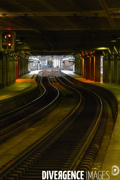 Gare Montparnasse. Confinement. 34ème jour.