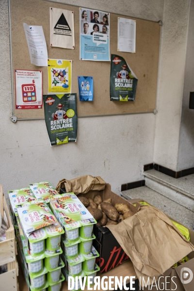 Distribution alimentaire pour les familles en grande précarité Ecole élémentaire Peyssonnel 2 à Marseille