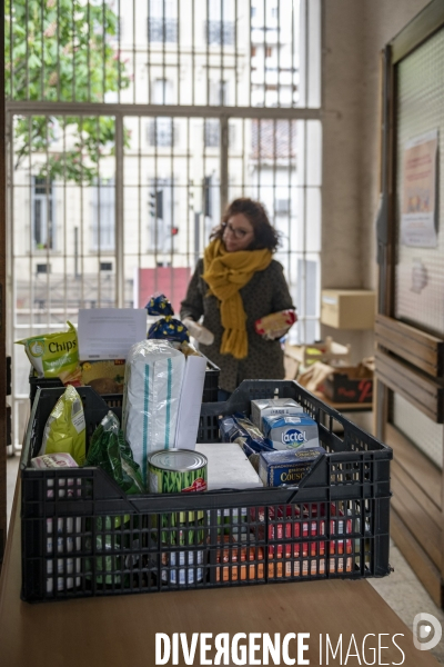 Distribution alimentaire pour les familles en grande précarité Ecole élémentaire Peyssonnel 2 à Marseille