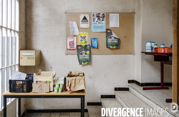 Distribution alimentaire pour les familles en grande précarité Ecole élémentaire Peyssonnel 2 à Marseille