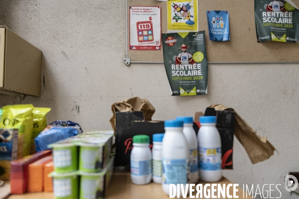 Distribution alimentaire pour les familles en grande précarité Ecole élémentaire Peyssonnel 2 à Marseille