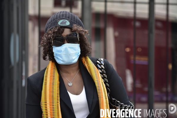 Les parisiens en sortie pendant le confinement Covid-19. The Covid-19 Coronavirus containment.