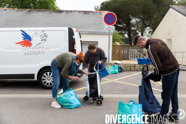 Distribution de colis alimentaires sous confinement