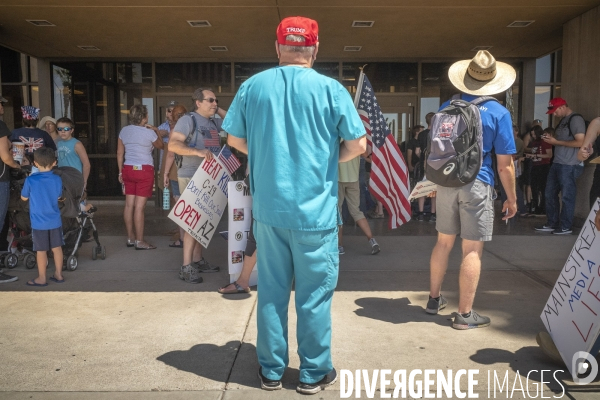 Manifestation pour la réouverture de l état d Arizona