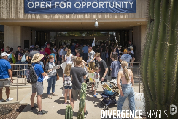 Manifestation pour la réouverture de l état d Arizona