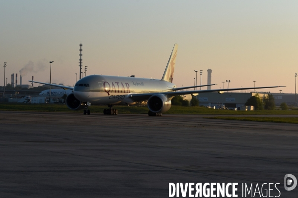 Qatar airways cargo. Fret de matériel médical en provenance de Chine. Confinement 40ème jour.