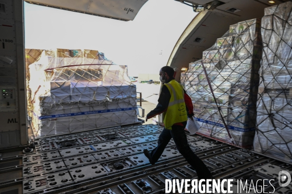 Qatar airways cargo. Fret de matériel médical en provenance de Chine. Confinement 40ème jour.