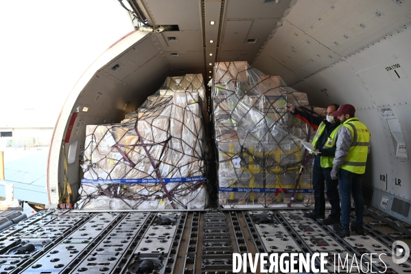 Qatar airways cargo. Fret de matériel médical en provenance de Chine. Confinement 40ème jour.