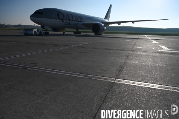 Qatar airways cargo. Fret de matériel médical en provenance de Chine. Confinement 40ème jour.
