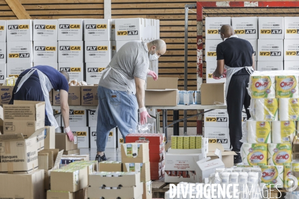 BANLIEUES SANTé distribution de colis alimentaires.