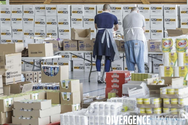 BANLIEUES SANTé distribution de colis alimentaires.