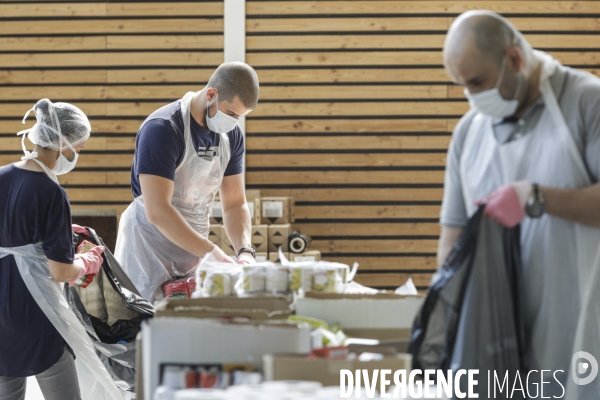 BANLIEUES SANTé distribution de colis alimentaires.