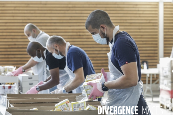 BANLIEUES SANTé distribution de colis alimentaires.