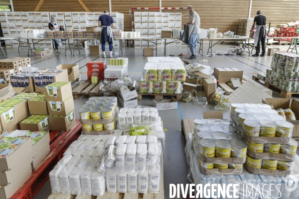 BANLIEUES SANTé distribution de colis alimentaires.