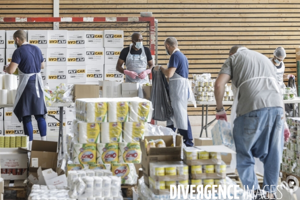 BANLIEUES SANTé distribution de colis alimentaires.