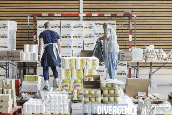 BANLIEUES SANTé distribution de colis alimentaires.