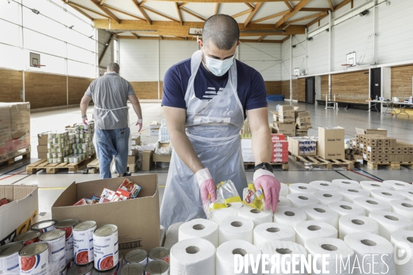 BANLIEUES SANTé distribution de colis alimentaires.