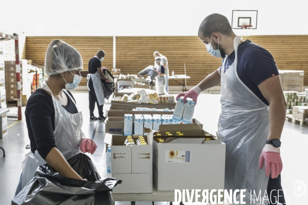 BANLIEUES SANTé distribution de colis alimentaires.