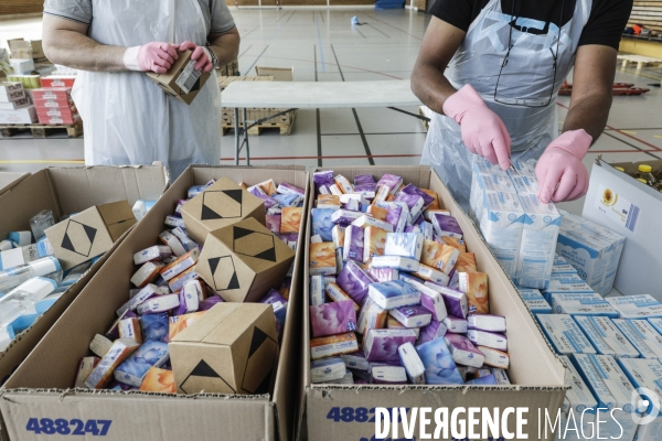 BANLIEUES SANTé distribution de colis alimentaires.