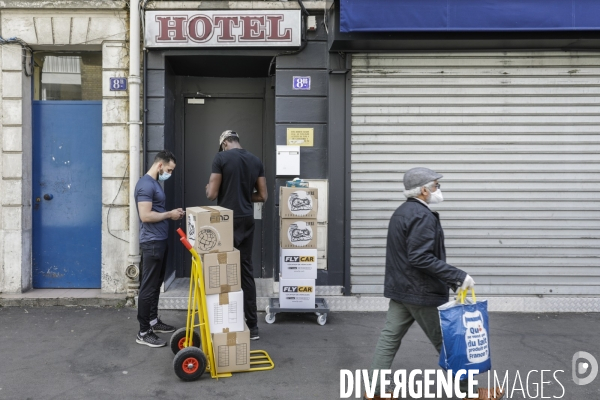 BANLIEUES SANTé distribution de colis alimentaires.