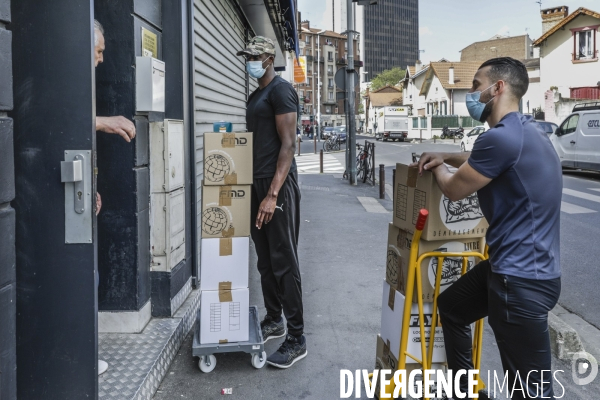 BANLIEUES SANTé distribution de colis alimentaires.