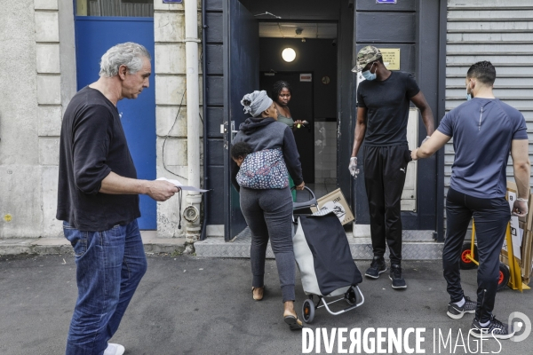 BANLIEUES SANTé distribution de colis alimentaires.