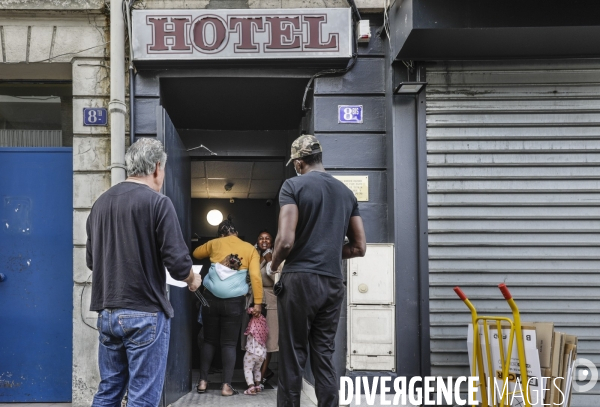 BANLIEUES SANTé distribution de colis alimentaires.