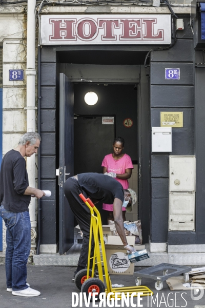 BANLIEUES SANTé distribution de colis alimentaires.