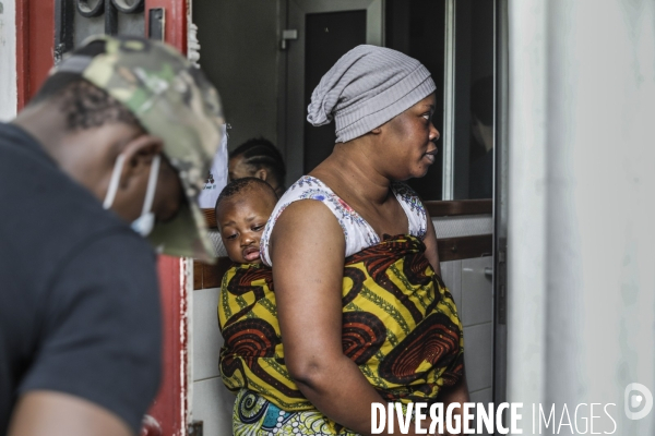 BANLIEUES SANTé distribution de colis alimentaires.