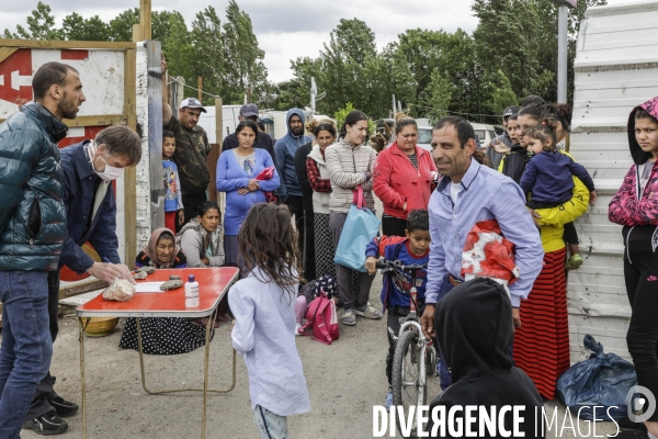 BANLIEUES SANTé distribution de colis alimentaires.