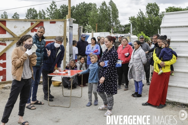 BANLIEUES SANTé distribution de colis alimentaires.