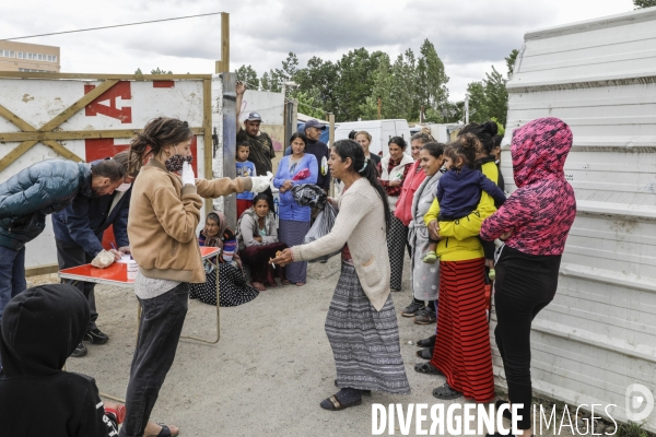 BANLIEUES SANTé distribution de colis alimentaires.