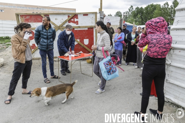 BANLIEUES SANTé distribution de colis alimentaires.