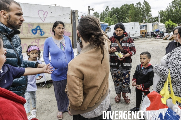 BANLIEUES SANTé distribution de colis alimentaires.