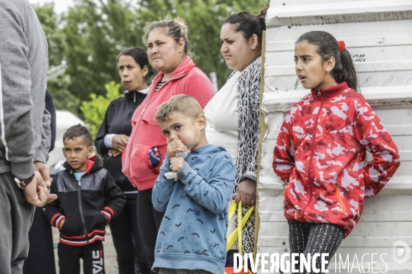 BANLIEUES SANTé distribution de colis alimentaires.