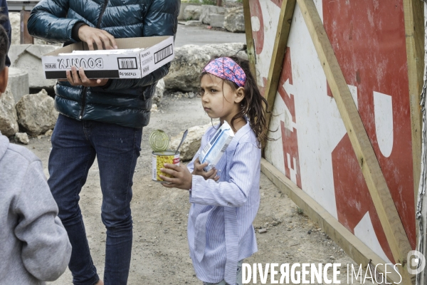 BANLIEUES SANTé distribution de colis alimentaires.